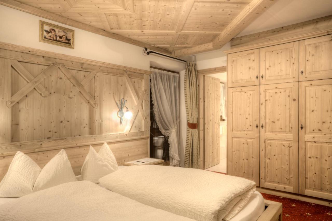 Hotel Ciasa Ai Pini San Cassiano  Extérieur photo