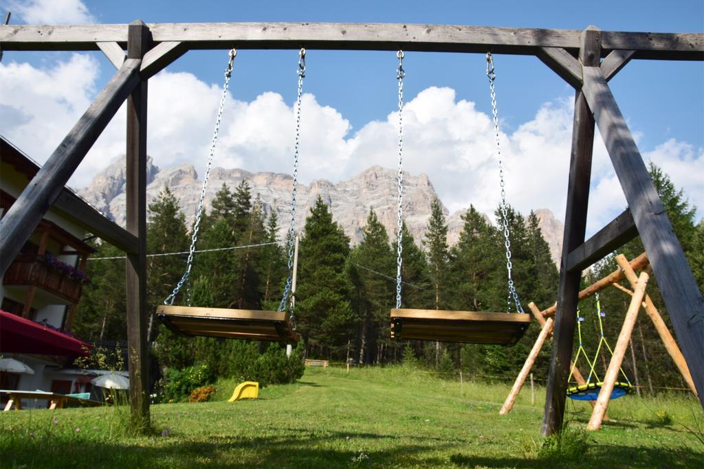 Hotel Ciasa Ai Pini San Cassiano  Extérieur photo