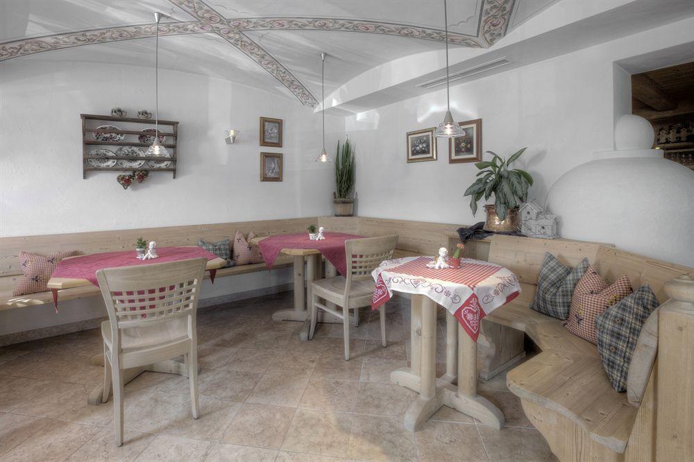Hotel Ciasa Ai Pini San Cassiano  Extérieur photo