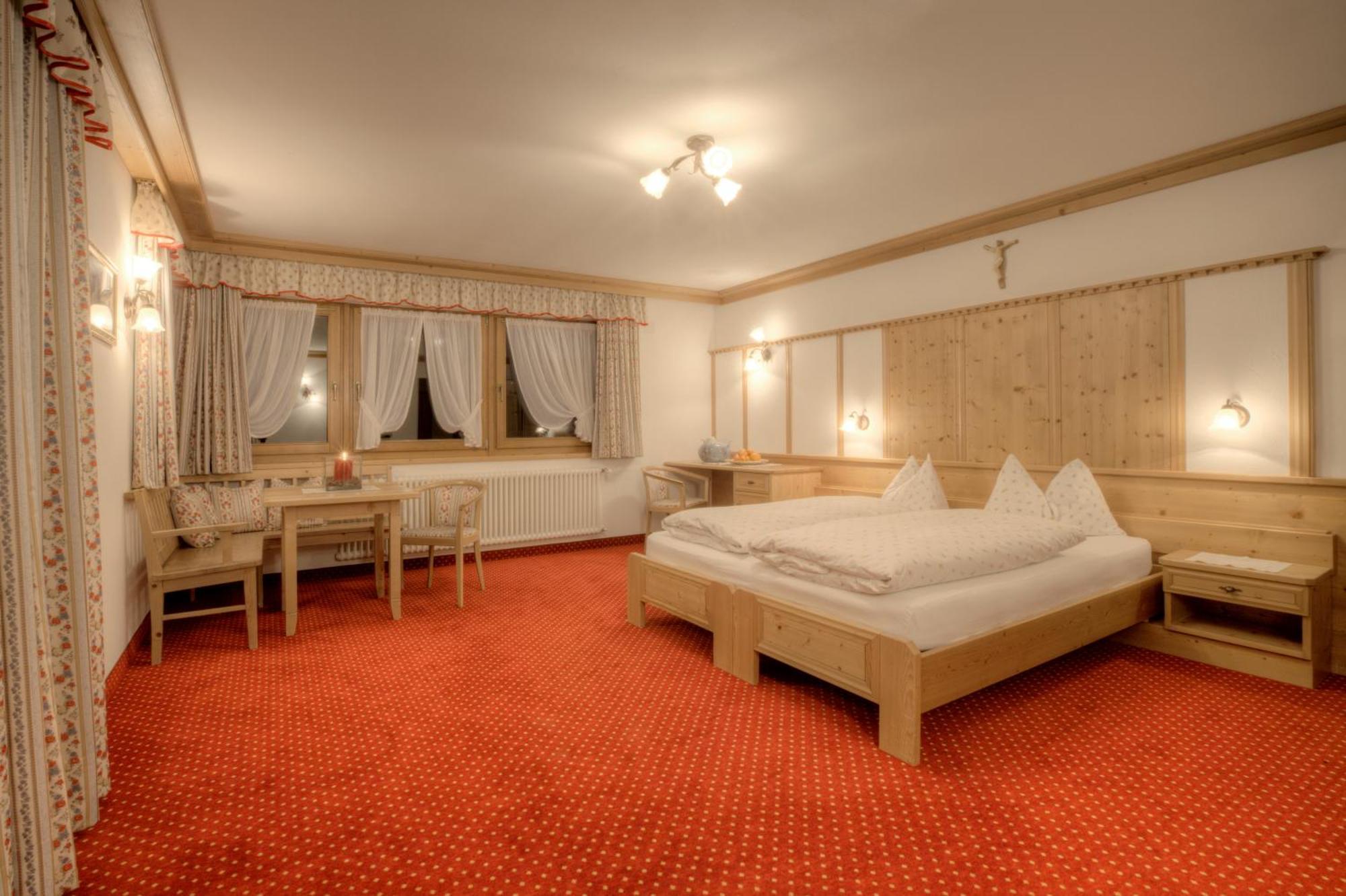 Hotel Ciasa Ai Pini San Cassiano  Extérieur photo