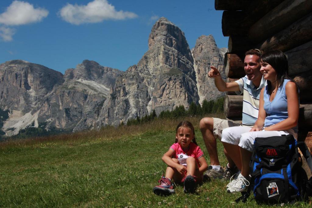 Hotel Ciasa Ai Pini San Cassiano  Extérieur photo