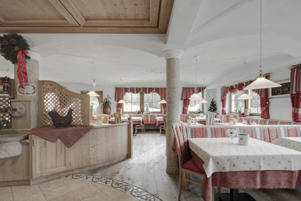Hotel Ciasa Ai Pini San Cassiano  Extérieur photo