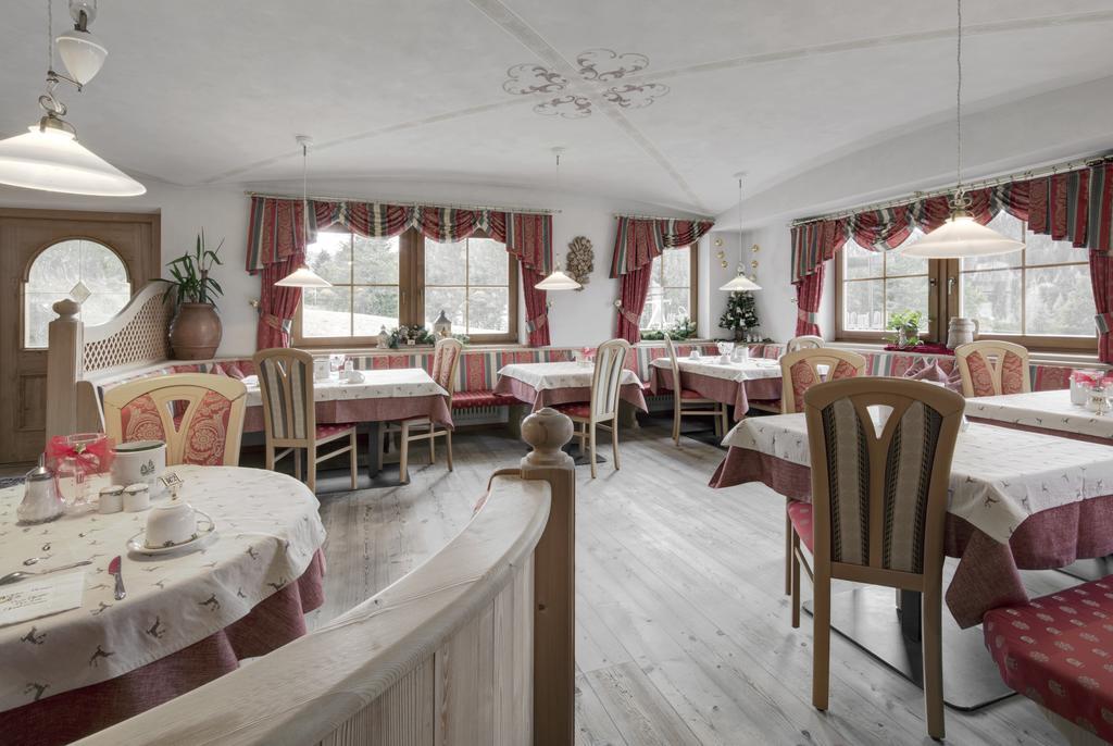 Hotel Ciasa Ai Pini San Cassiano  Extérieur photo