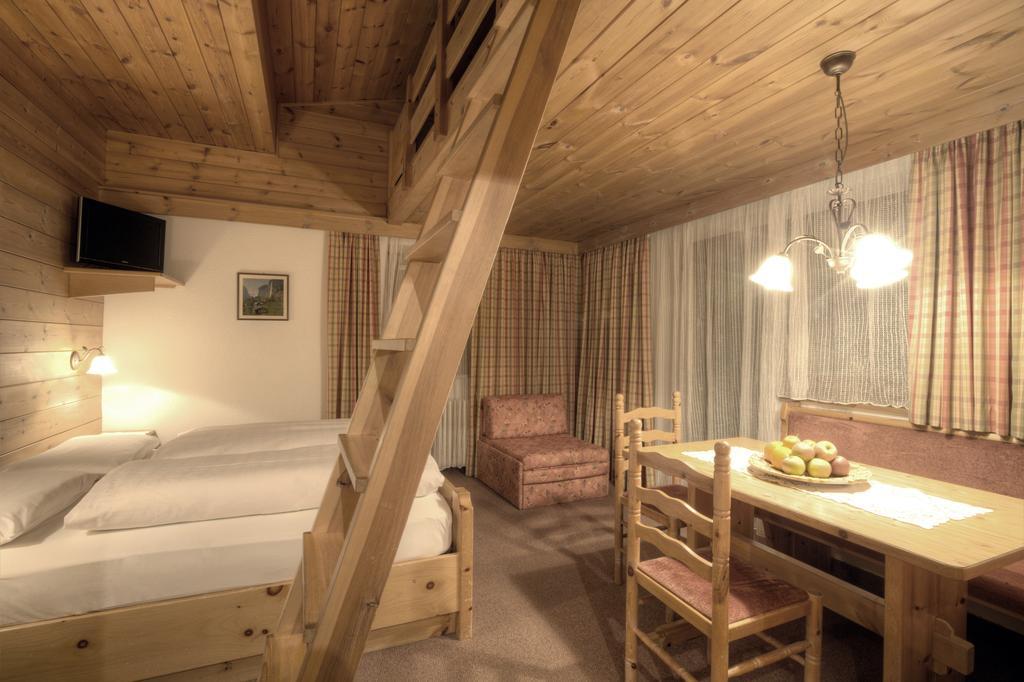 Hotel Ciasa Ai Pini San Cassiano  Chambre photo
