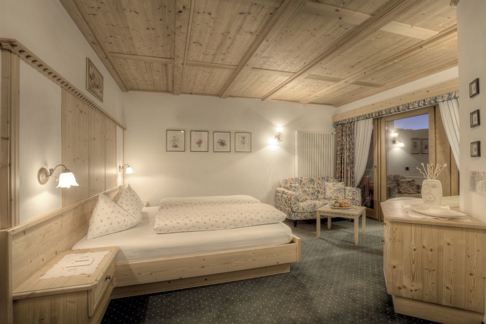Hotel Ciasa Ai Pini San Cassiano  Extérieur photo