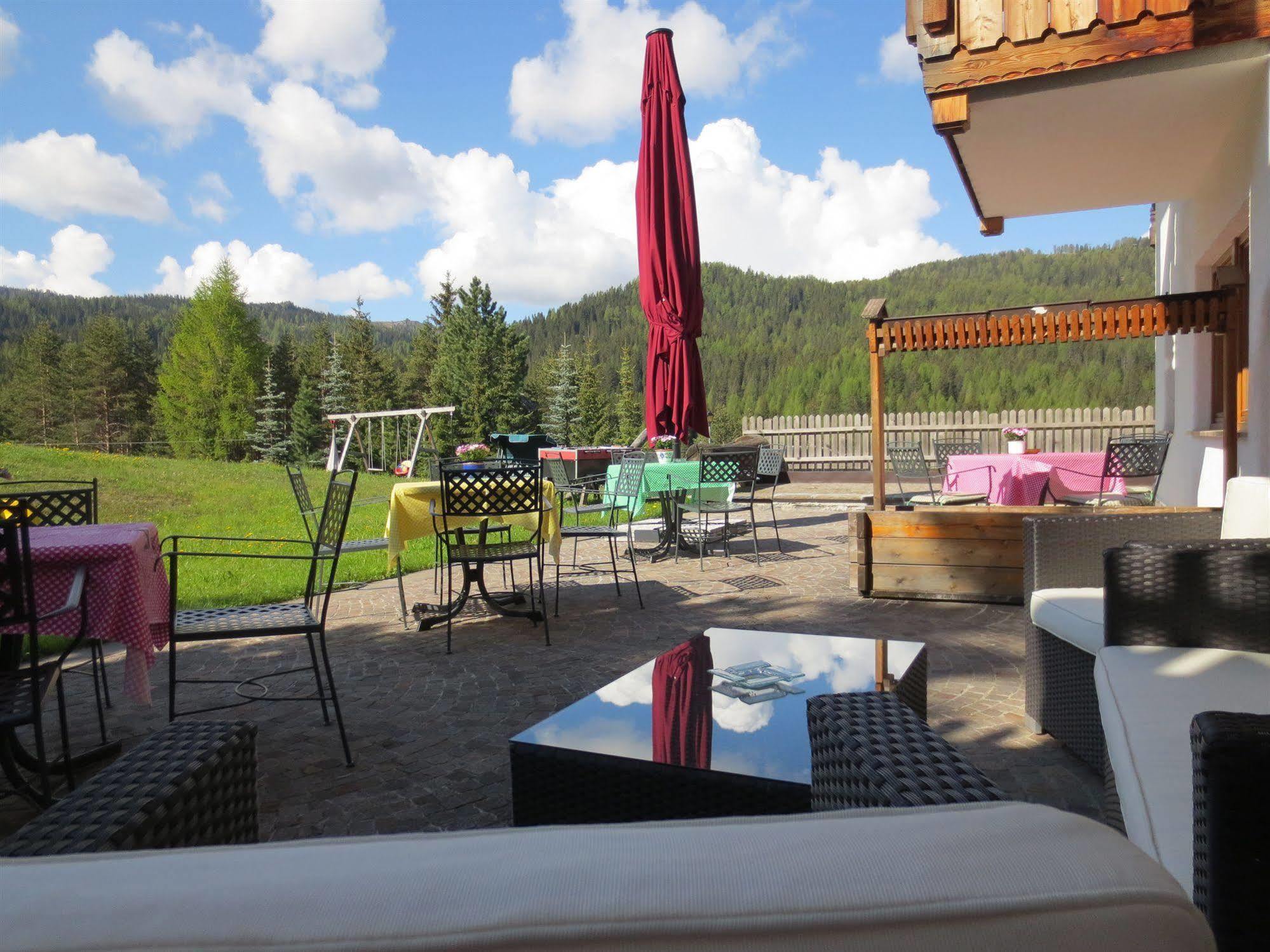 Hotel Ciasa Ai Pini San Cassiano  Extérieur photo