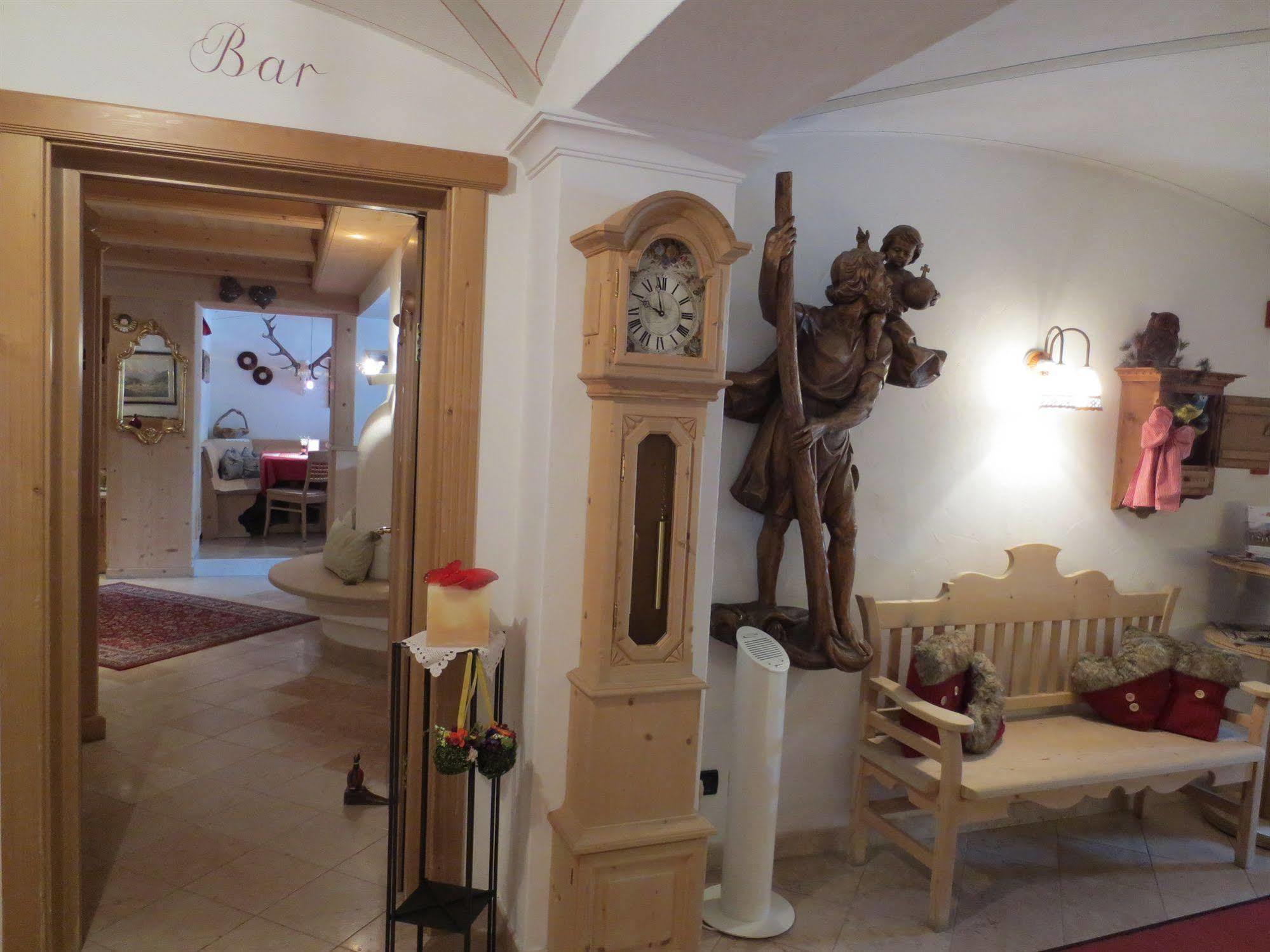 Hotel Ciasa Ai Pini San Cassiano  Extérieur photo