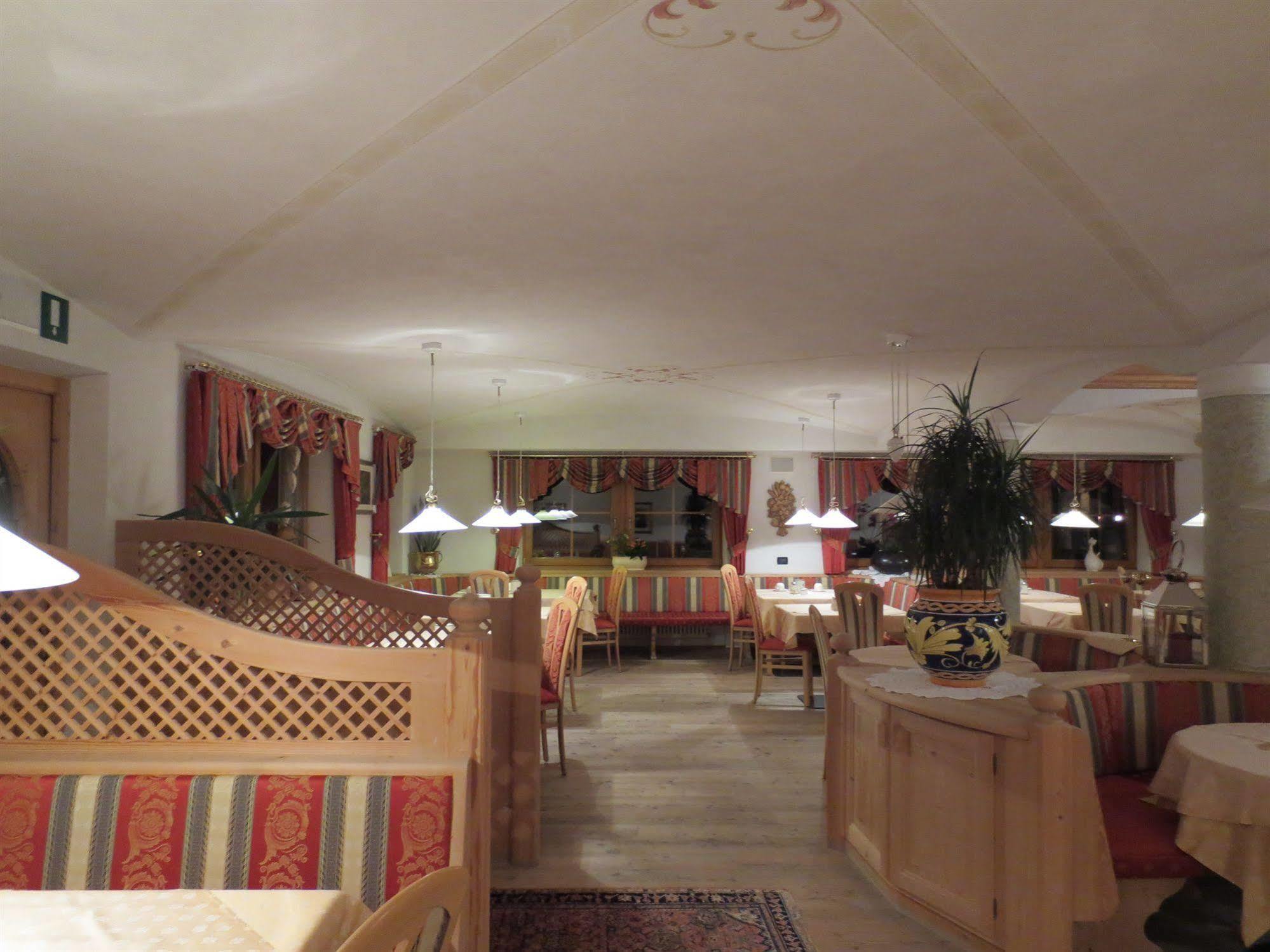 Hotel Ciasa Ai Pini San Cassiano  Extérieur photo