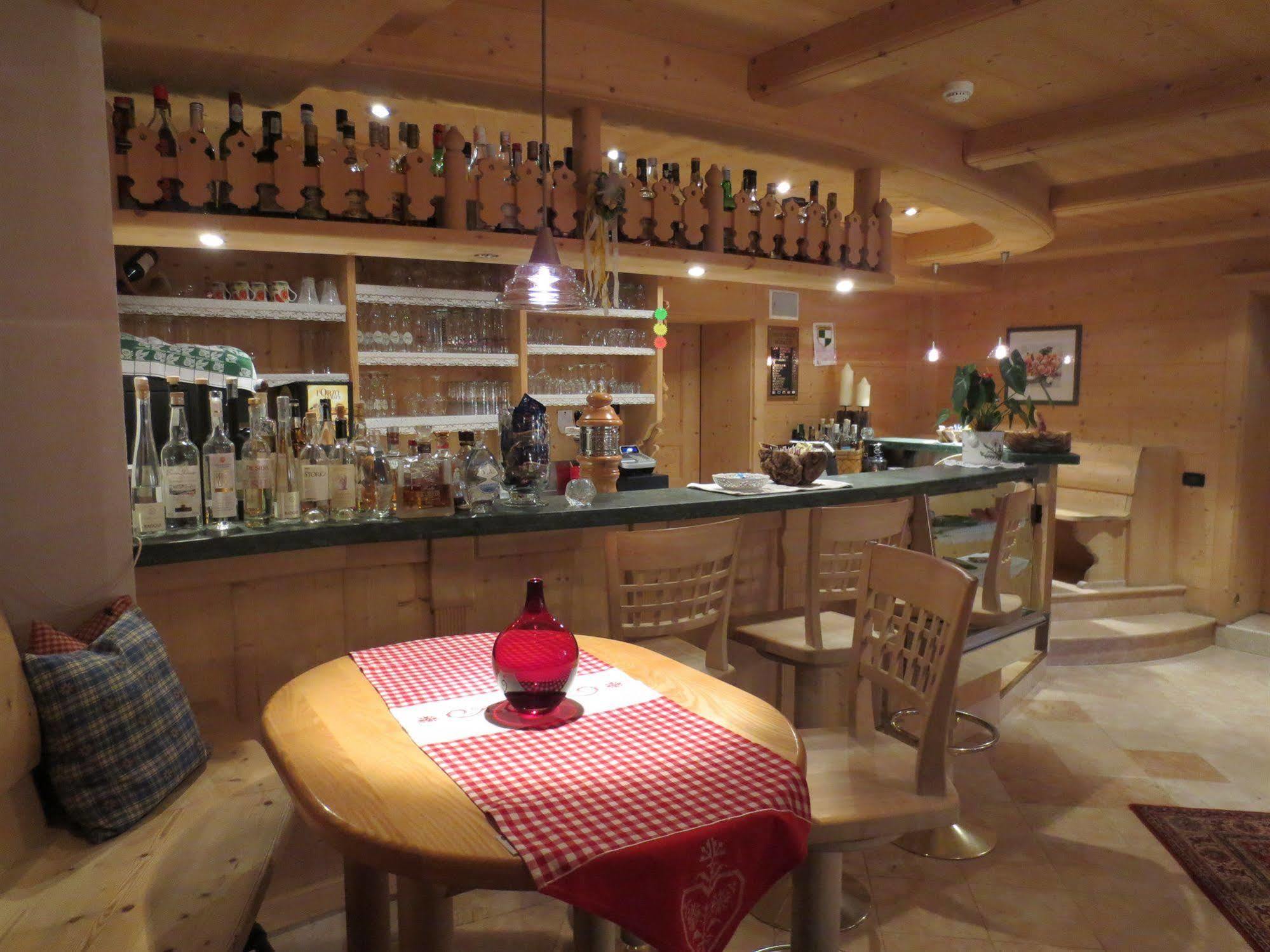 Hotel Ciasa Ai Pini San Cassiano  Extérieur photo